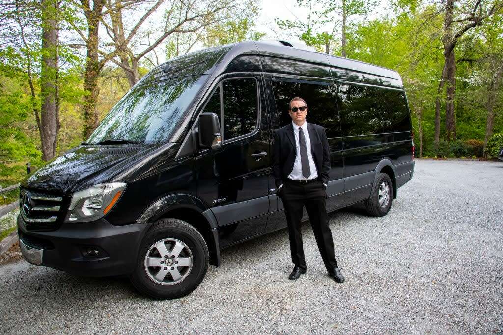 Médico Berri civilización Van in Black - Limousine, Wine Tours, Weddings, and More!